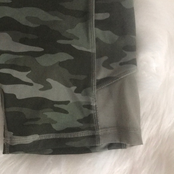 🔥PINK VICS SECRET BIKER SHORTS🔥 - Picture 5 of 8